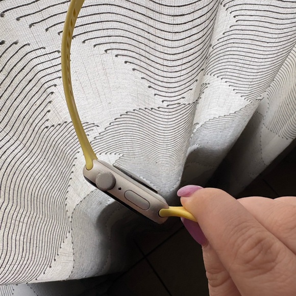 Apple Watch SE 2nd Generation (GPS) 40mm - Picture 10 of 13